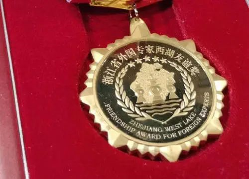 恭喜！我院执行院长Sue Welburn教授荣获浙江省西湖友谊奖